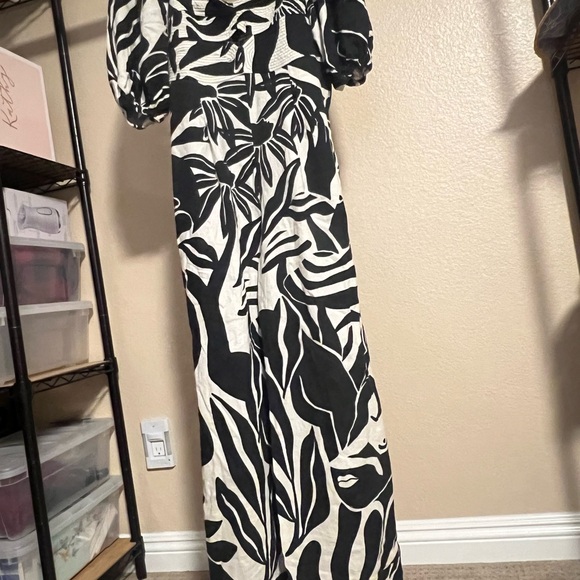 Farm Rio x Anthropologie Puff-Sleeve
Printed Linen Jumpsuit - Picture 6 of 15